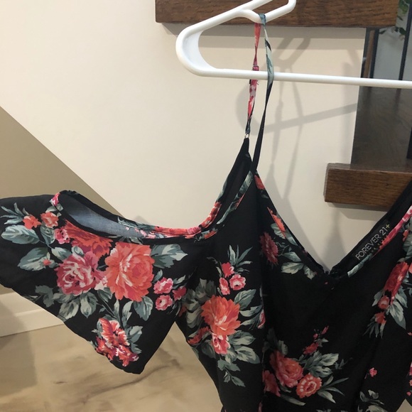 Forever 21 dress with ruffled sleeves - Picture 2 of 2